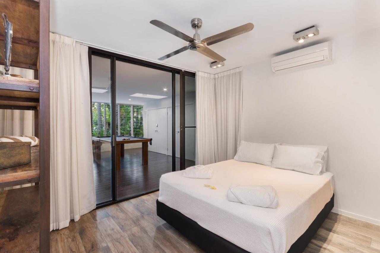 Luxury Pool Side Apartment In Beachfront Resort Cairns Zewnętrze zdjęcie
