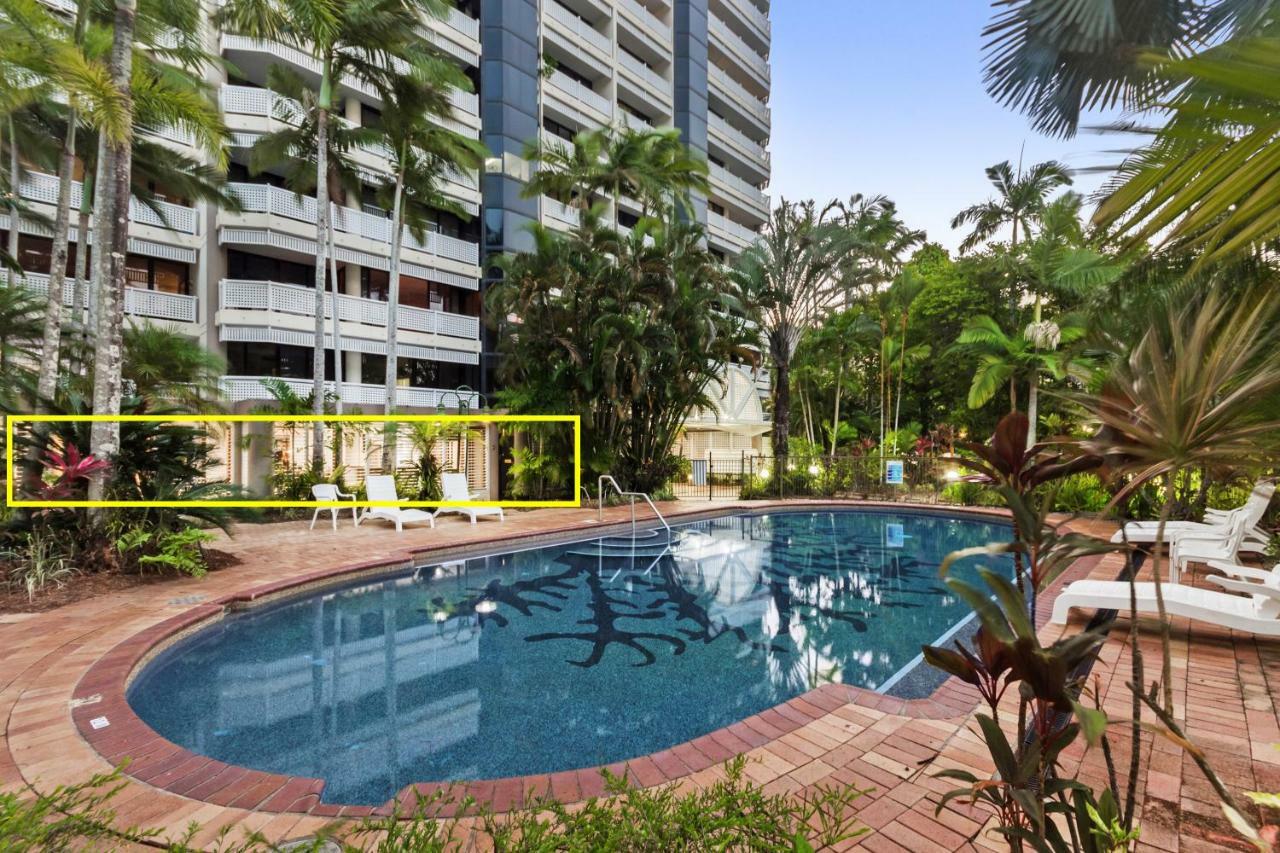 Luxury Pool Side Apartment In Beachfront Resort Cairns Zewnętrze zdjęcie